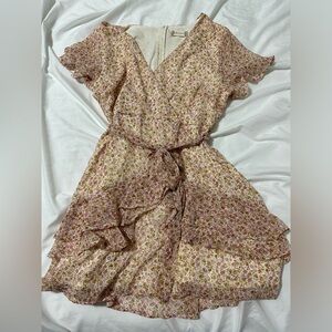Super cute dress from altard state, such a cute floral print.
